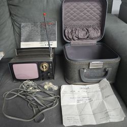 Vtg SONY MICRO TV 5-303W with Case Cords Instruction Manual Ear Piece WORKS