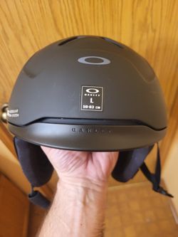 **Snow Boarders**Oakley Mod3 Helmut