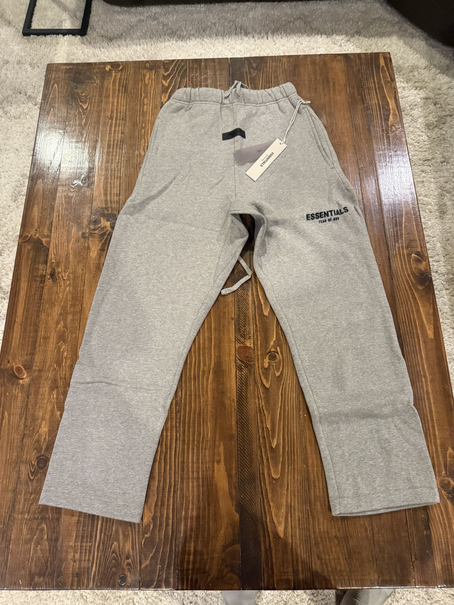 1:1 Grey Essentials Sweats 60$ Size M 
