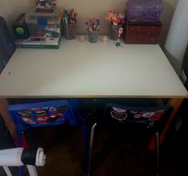 Kids  desk  / Toddler activity table