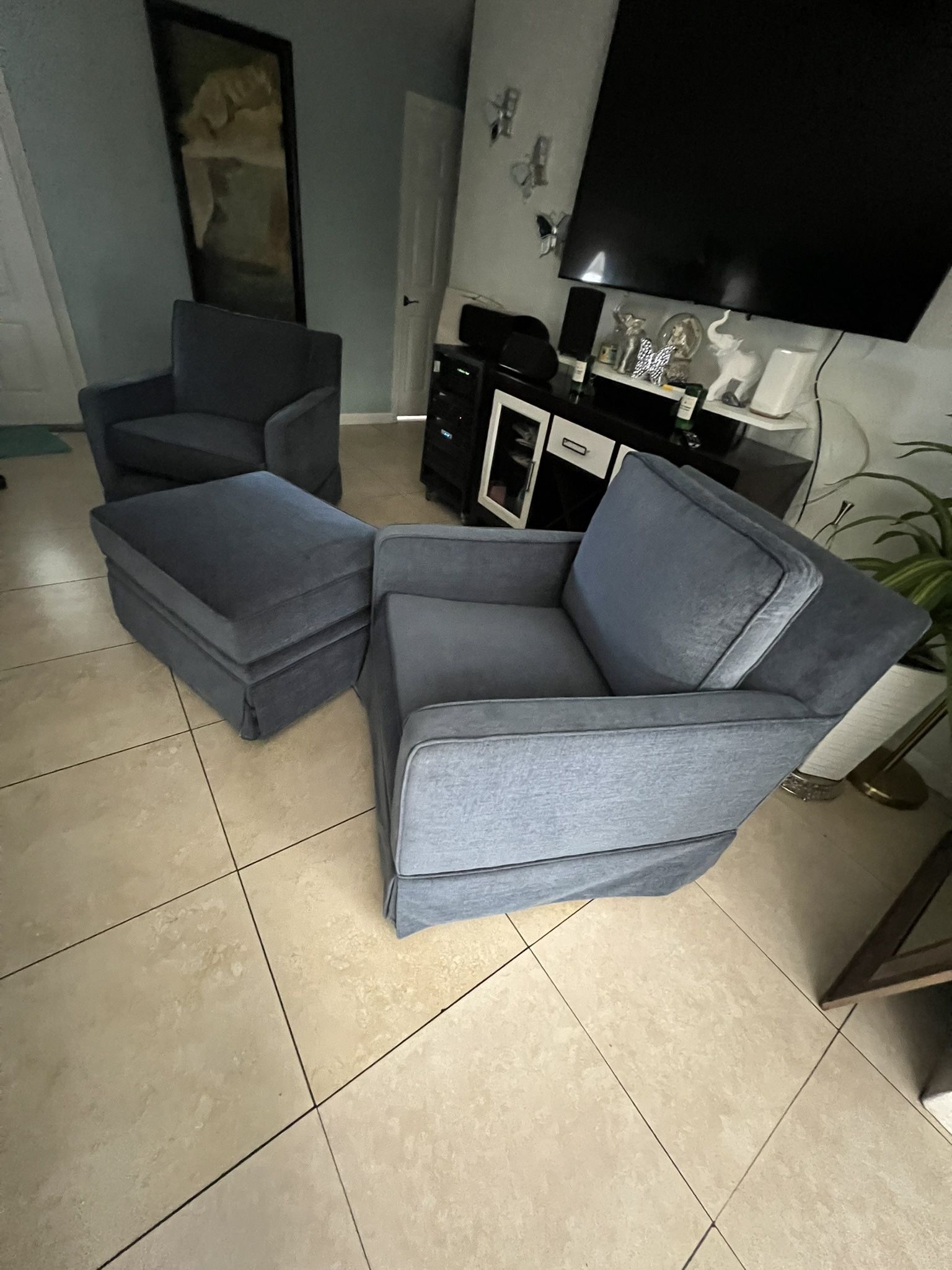 Living Room Swivel Chairs