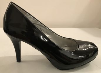 SEVEN PAIR of SIZE 8M 3" HEELS ..... CONDITION is "NEW"