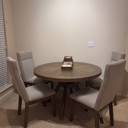 Dinning Set: Round Table And 4 Chairs