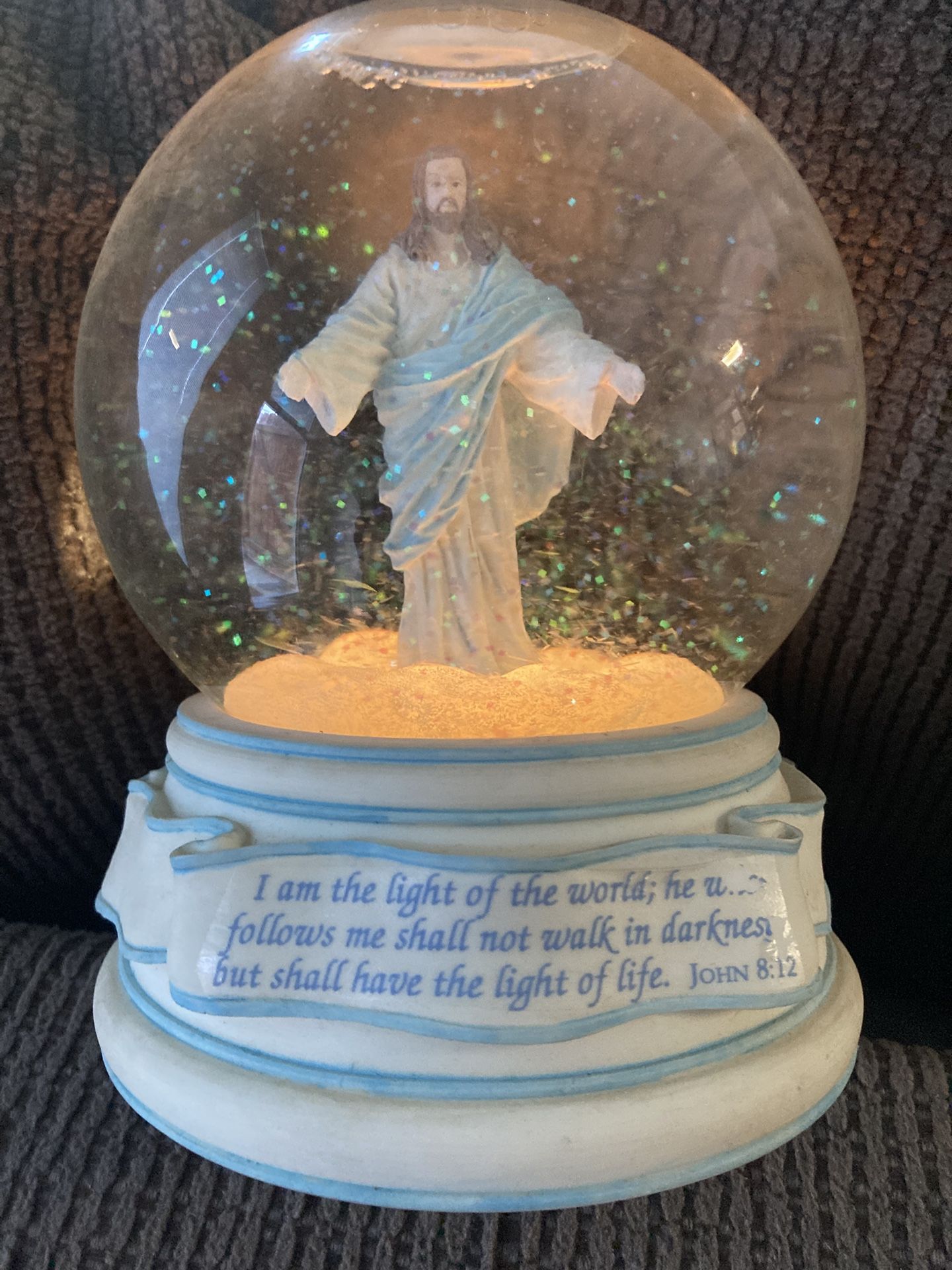 SAN FRANCISCO MUSIC BOX CO. SNOW GLOBE JESUS AND TESTIMONIAL JOHN 8:12