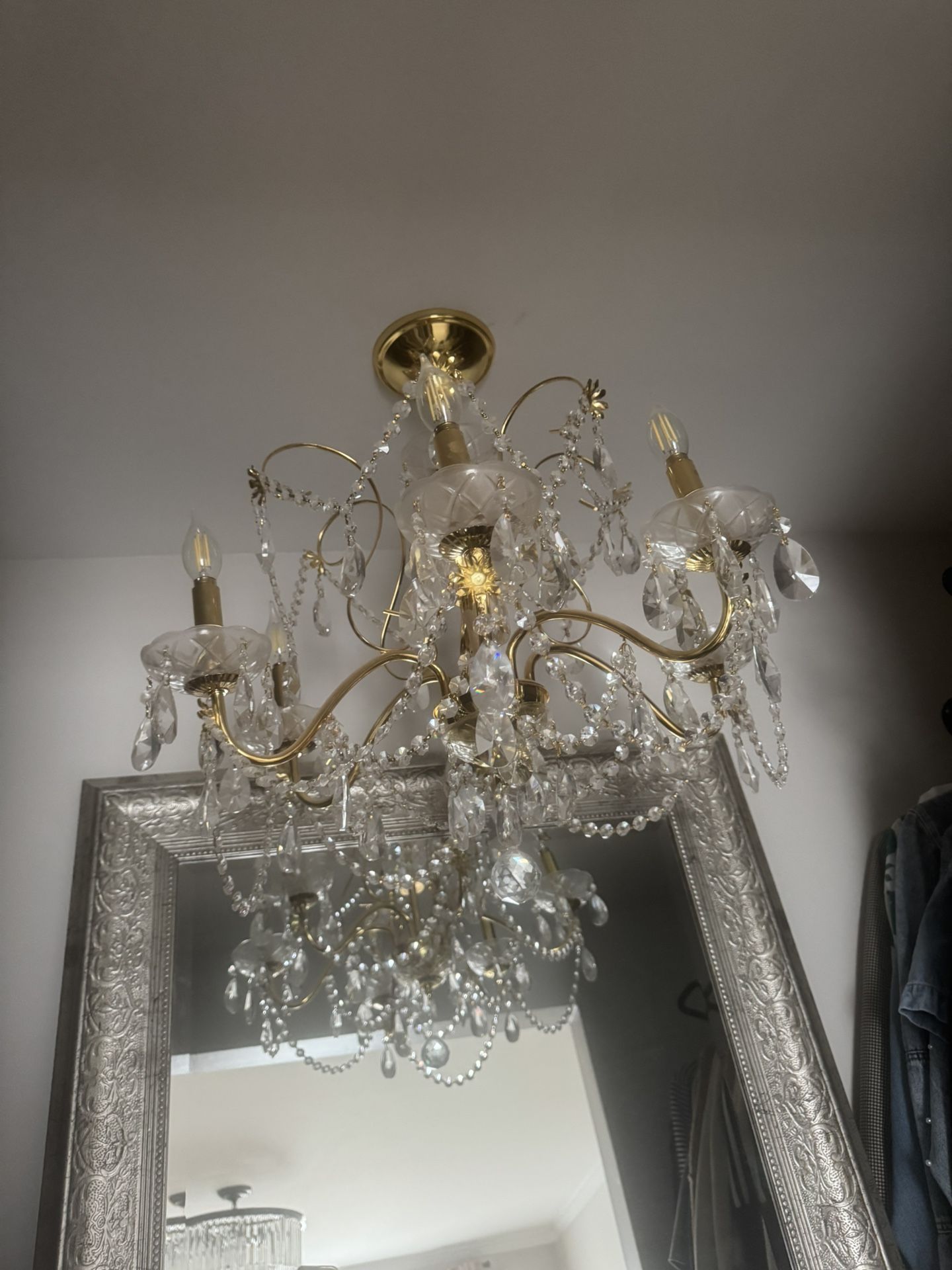 6 Light Chandelier Gold Crystal Excellent Condition