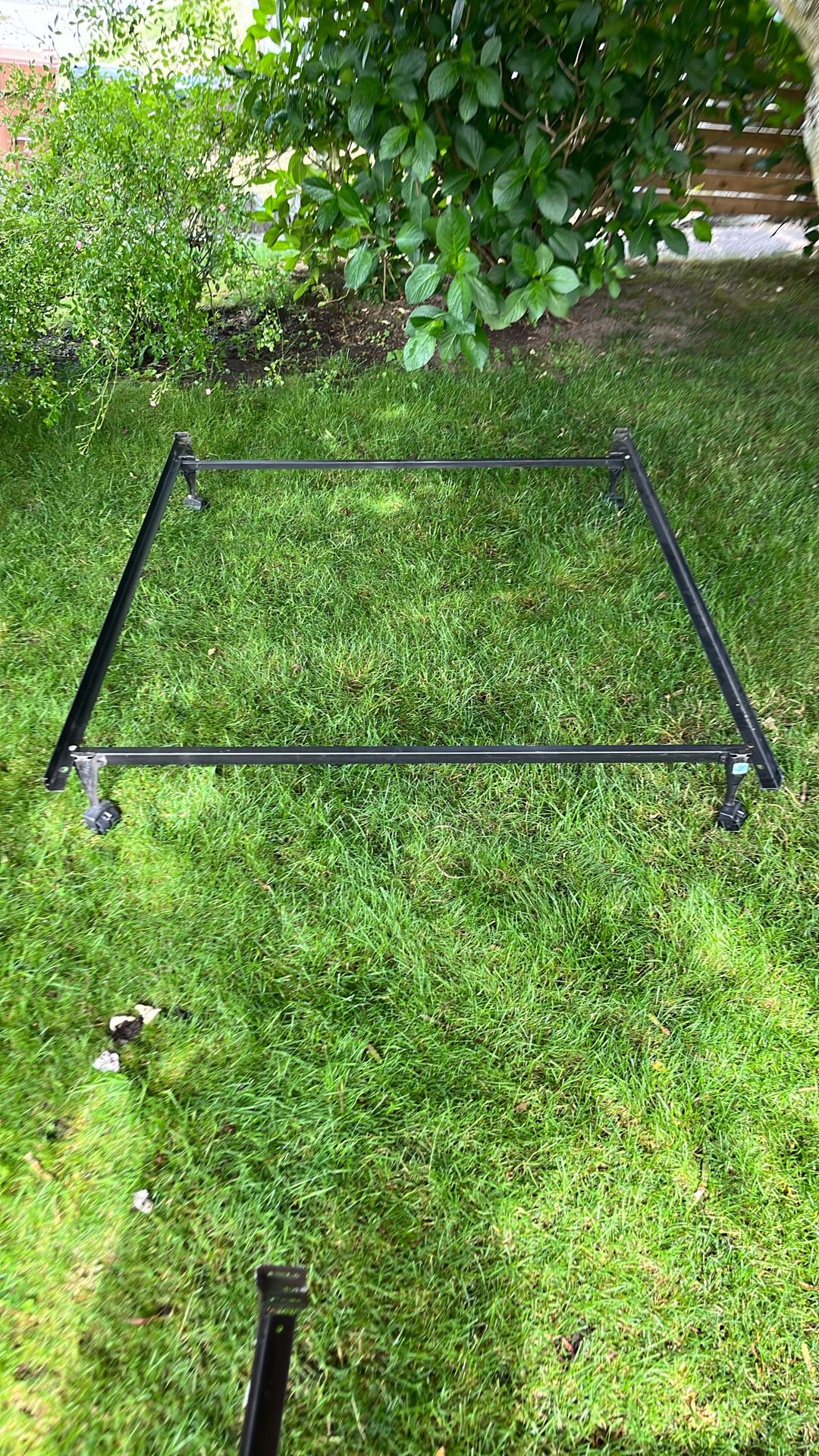 Double bed frame all screws and wheels