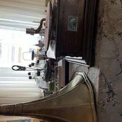 Older Reproduction Vic Masters Voice Gramophone With Horn