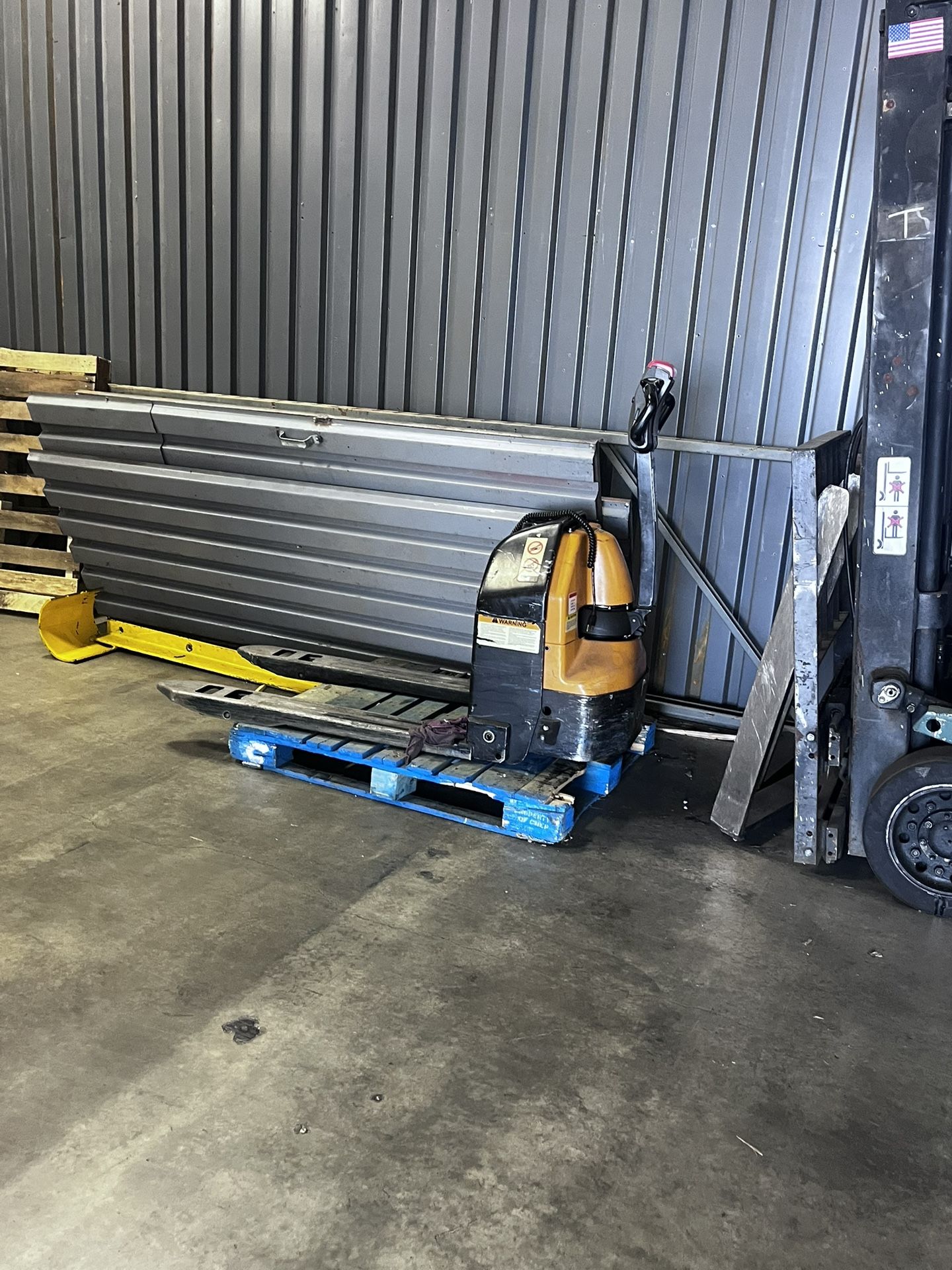 Big Joe Electric Pallet Jack