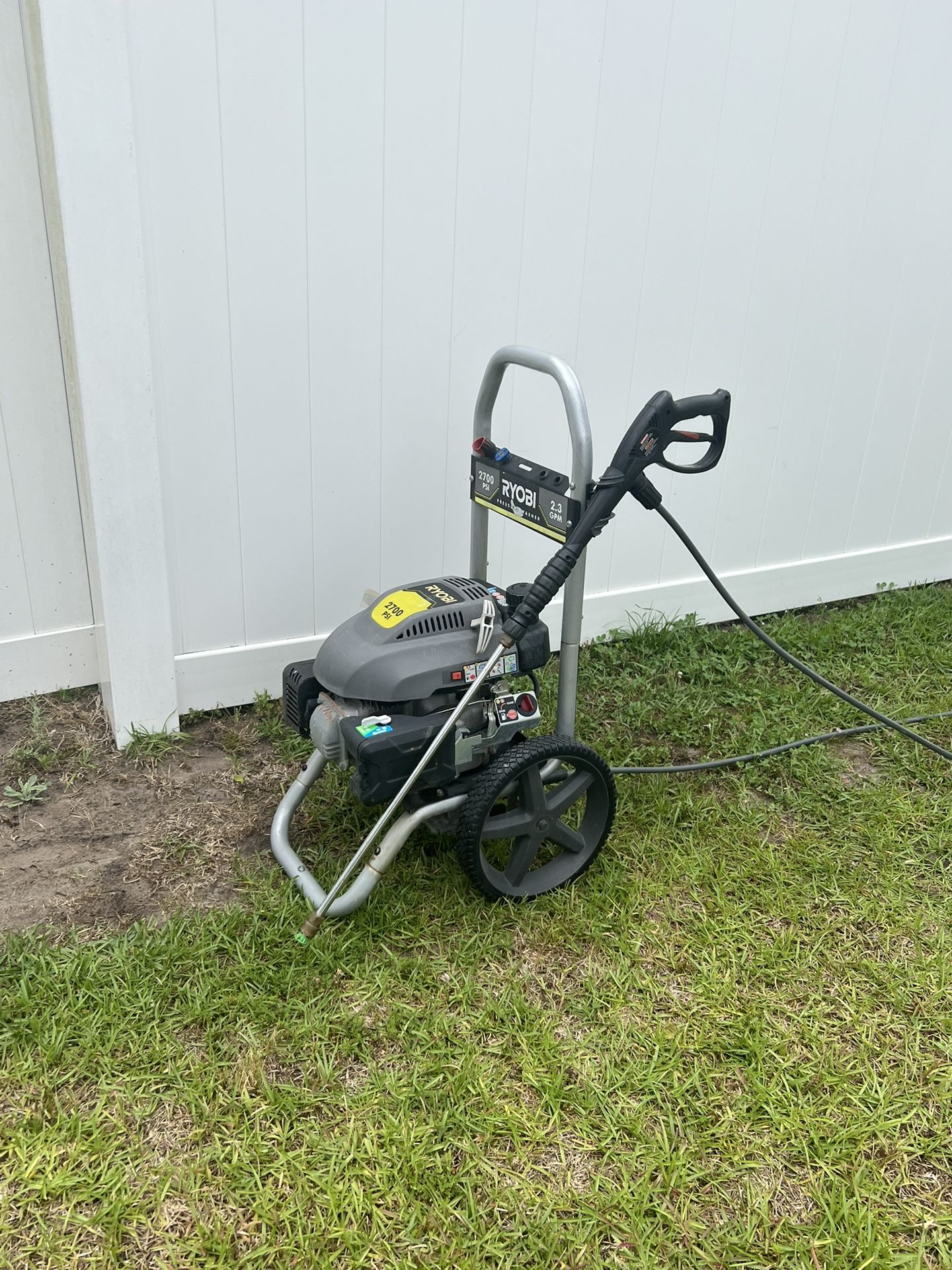 Powerful Gas Powerwasher Pressure Washer 2700 PSI 2.3 GPM