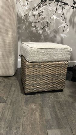 1 Piece Outdoor Seat