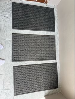 One (1) Free $0 TrafficMaster Rug Gray Used