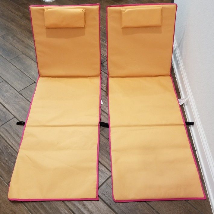 2 Foldable Beach Mats