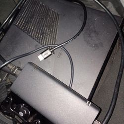 35 Games An Xbox 360 Console With Controller 