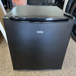 Sunbeam 1.7Cu. ft. mini fridge