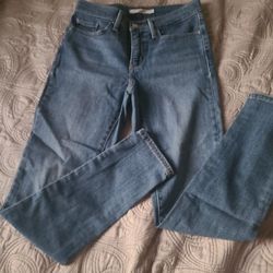 Levis Size W24 L28