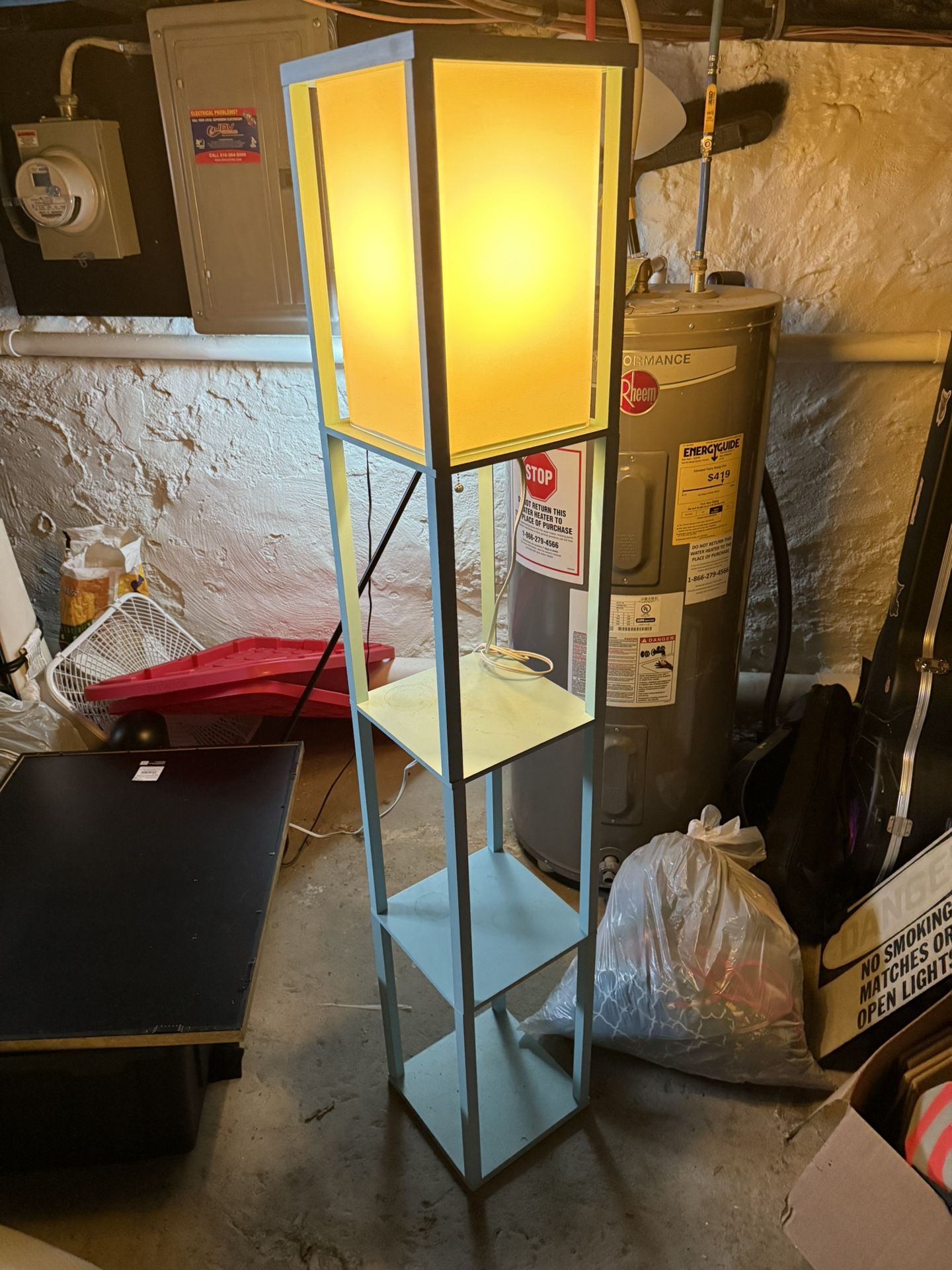 SHELF WITH LIGHT