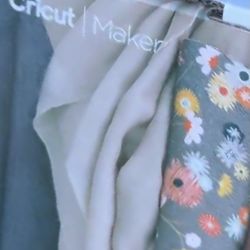 New Cricut w/accessories 