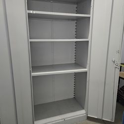 Solid metal storage cabinet With adjustable shelves