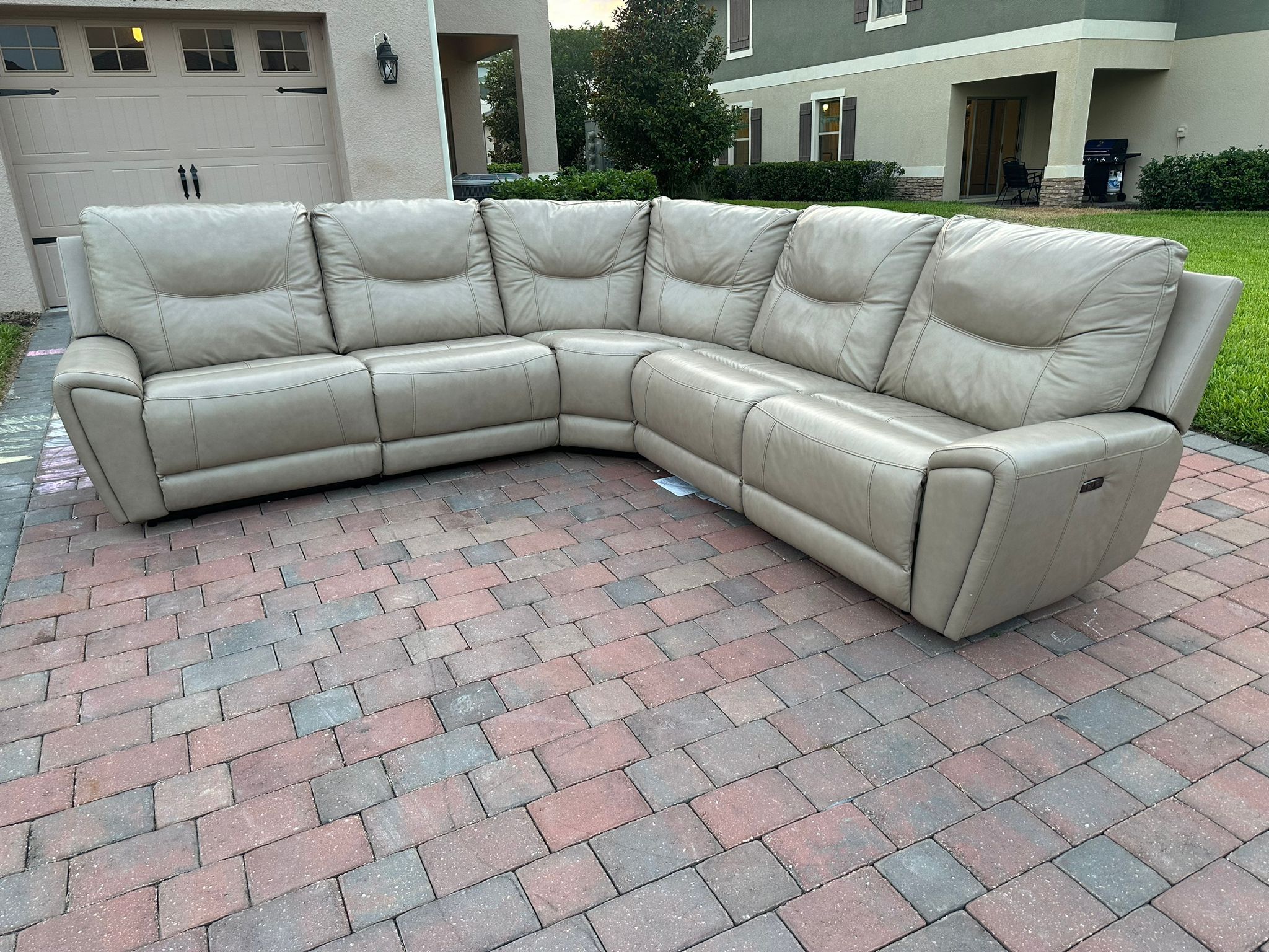 REAL LEATHER BEIGE POWER RECLINER SECTIONAL COUCH IN GREAT CONDITION - DELIVERY AVAILABLE 🚚