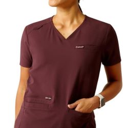 Ariat Women's Clara 6 Pocket Scrub Top 3XL Winetasting Color