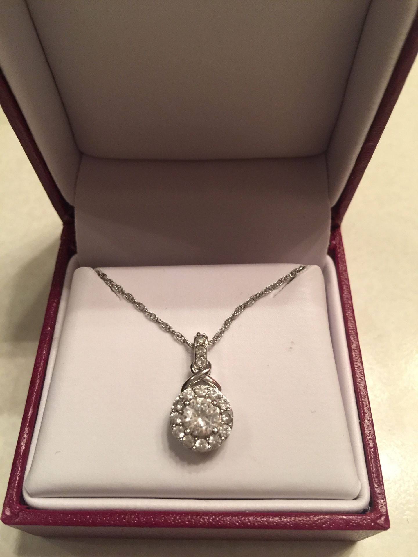 BEAUTIFUL NECKLACE FROM HELZBERG