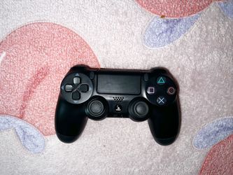 PLAYSTATION 4 CONTROLLER 