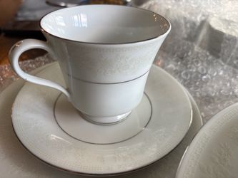 Liling White fine china dining set