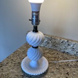 Vintage Milk Glass Bedside Table Lamp Mid Century Modern Shabby Chic Light White