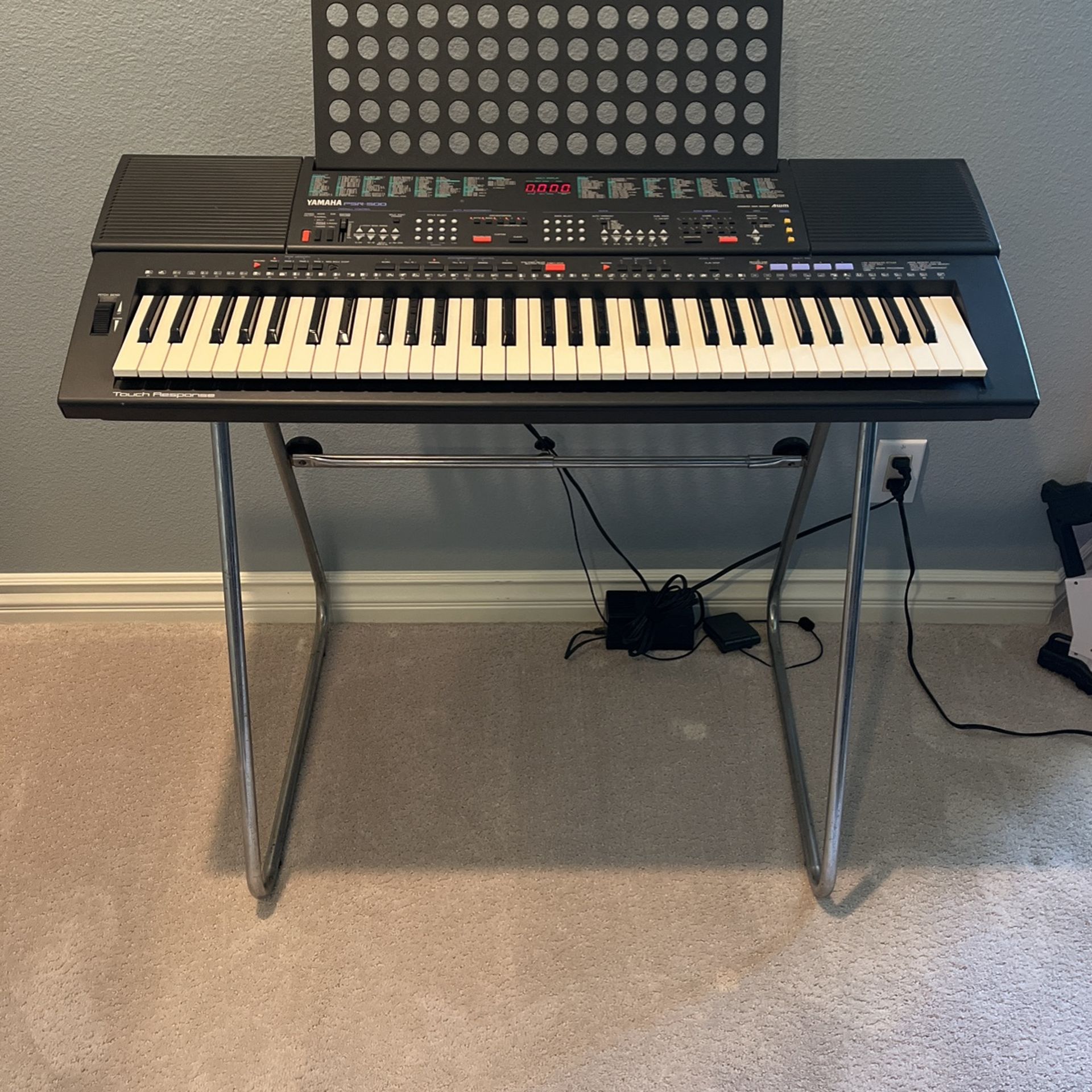 Yamaha PSR-500 Keyboard with Stand