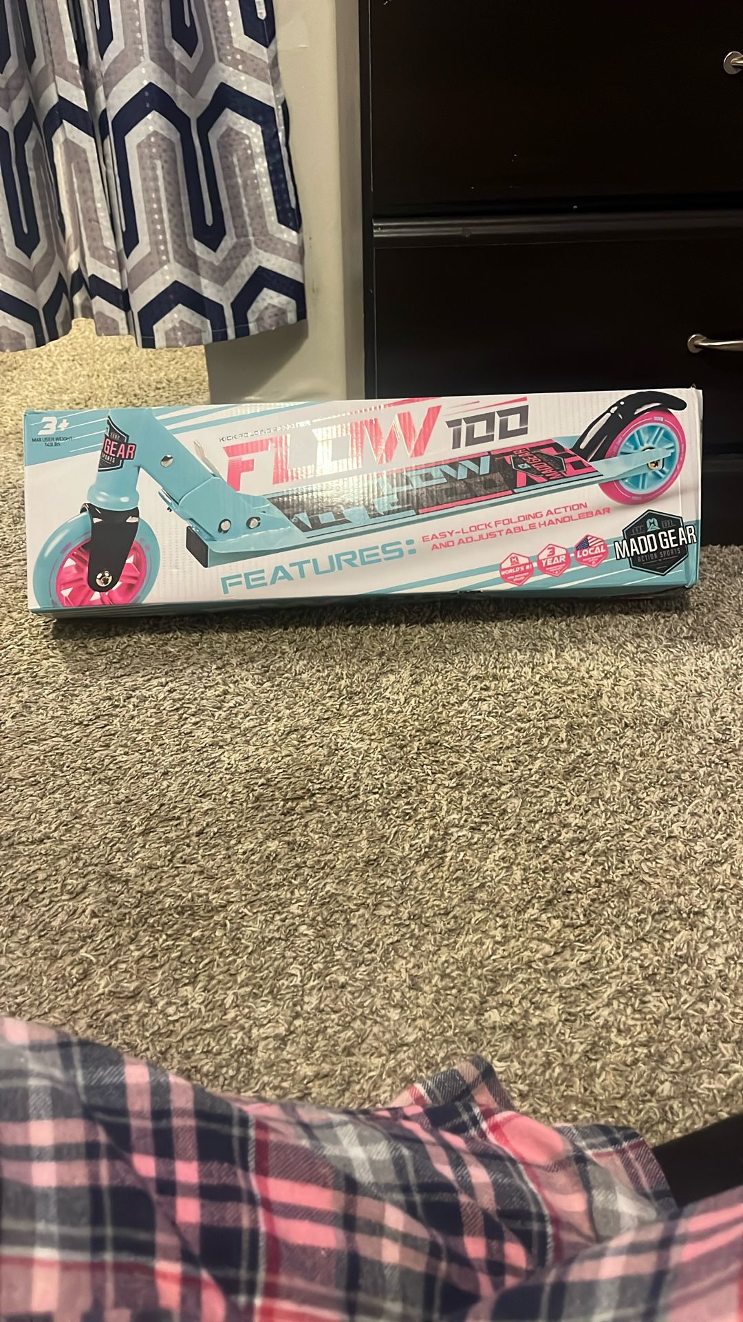 Flow 100 kick folding scooter, Brand New, still in box