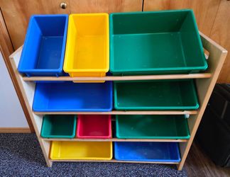 Kids bookshelf