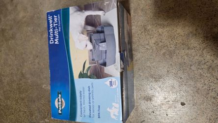 Pet water fountain