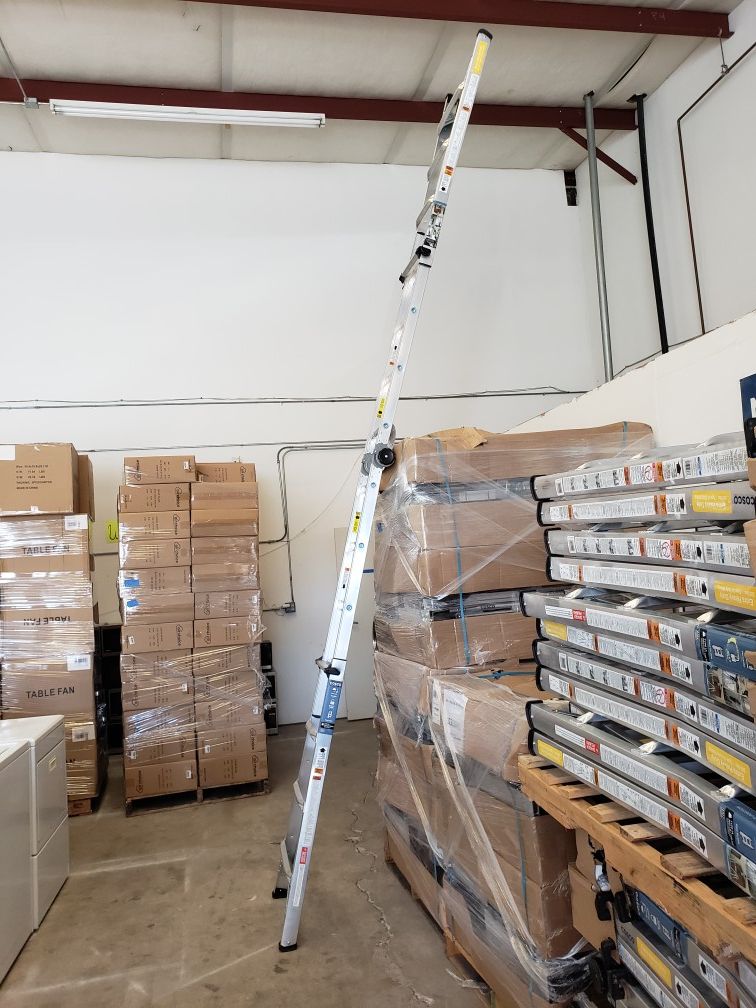 18 FT ALUMINIUM MULTI-POSITION LADDER WITH 300 LB LOAD CAPACITY