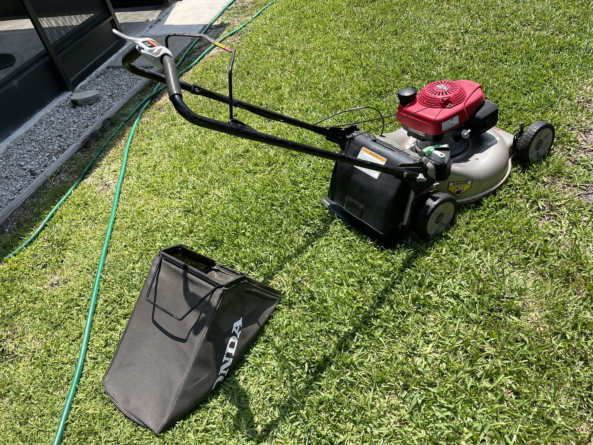 Honda Self-Propelled Lawnmower With Bagger And Mulch Option Works