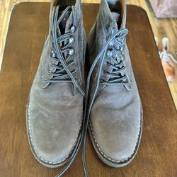 Men’s Tommy Bahama - Medium/Dark Brown Leather Fall Boots / Casual Dress shoes - Size 7 - like new.