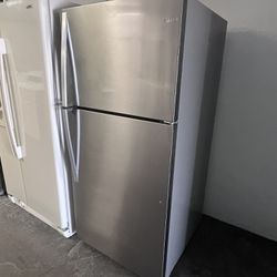 Nice Refrigerator Top freezer Used 30” Wide