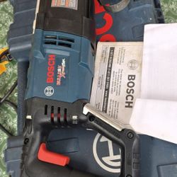 Bosch
8.5 Amp Corded 1-1/8 in. SDS-Plus Variable Speed Concrete/Masonry Rotary Hammer Drill with Carrying Case