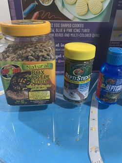 Reptile Cage and turtle food ,,,, Plus accessories!
