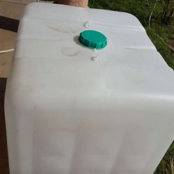 275 gallon plastic water tank $85 each