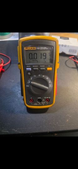 Fluke 112 True RMS Multimeter with Leads, Clips & Case – $50