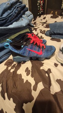 Women's Nike size 5y fits a 7