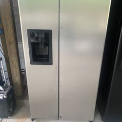 GE Refrigerator 