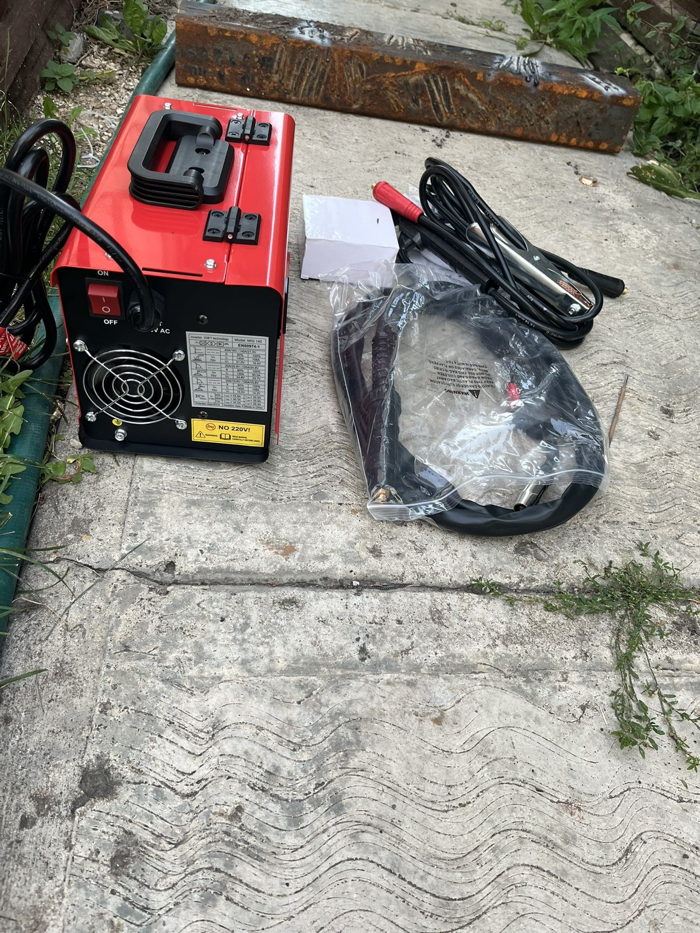 Máquina Para Soldar Varilla Y Halambre  120v  140amp