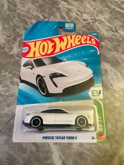 Hotwheels 34/250 Porsche Taycan Turbo S 3/10