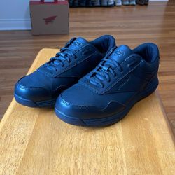 NEW REEBOK SLIP RESISTANCE LEATHER WORK SHOES size 9.5 men or will fit size 11 women