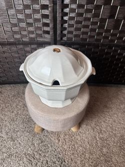 1962 Pfaltzgraff Heritage White Soup Tureen 2 QT