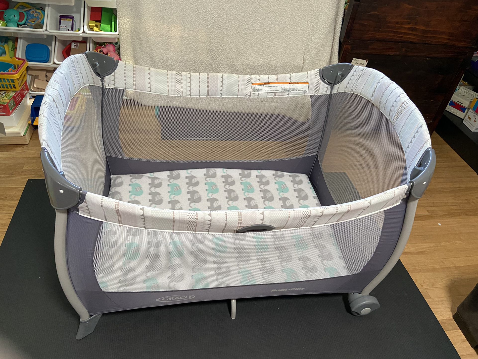 pack and play twin bassinet for Sale in Los Angeles, CA - OfferUp
