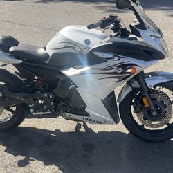 2009.  Yamaha  FZ6R   $3500