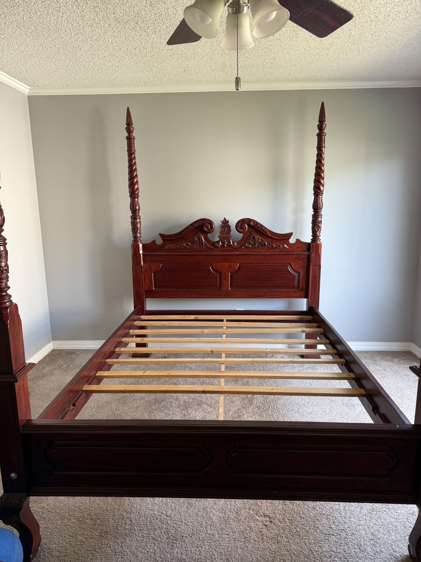 Vintage federal style carved mahogany Queen size bed