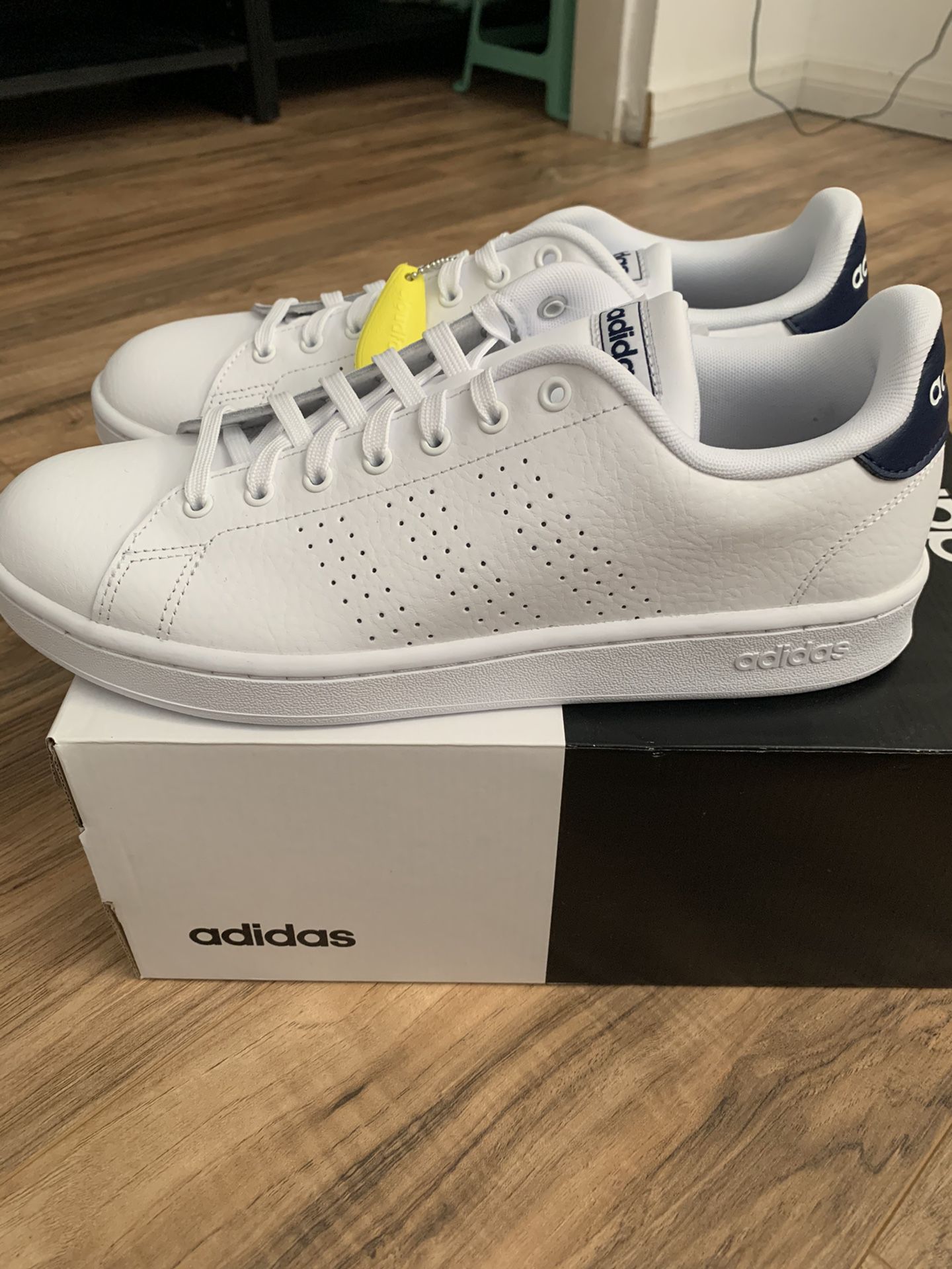 Adidas Men’s Shoes Sz 10 All White Brand New NWT